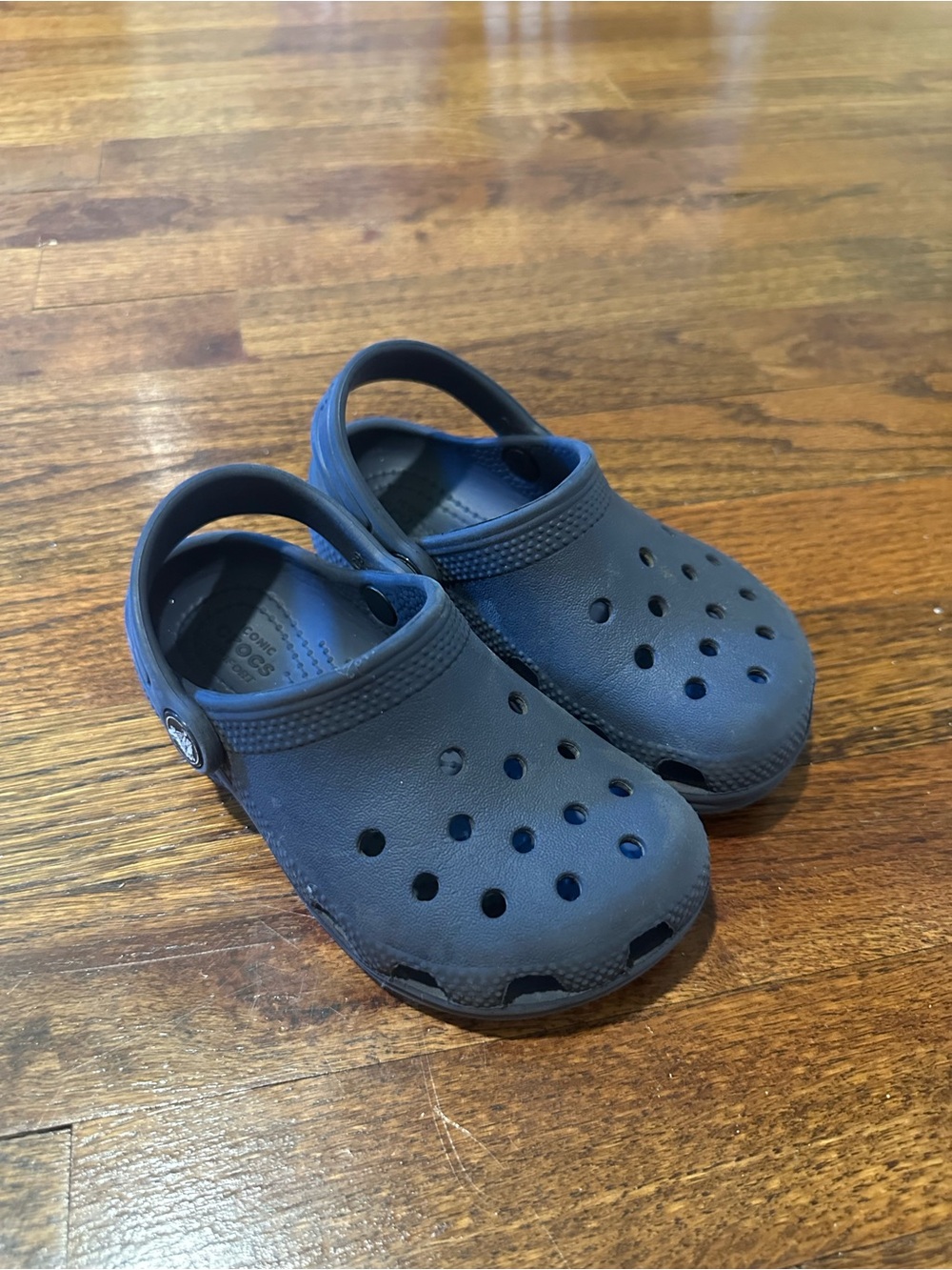 CROCS Kids Navy Blue Classic Clog Sandals size C9